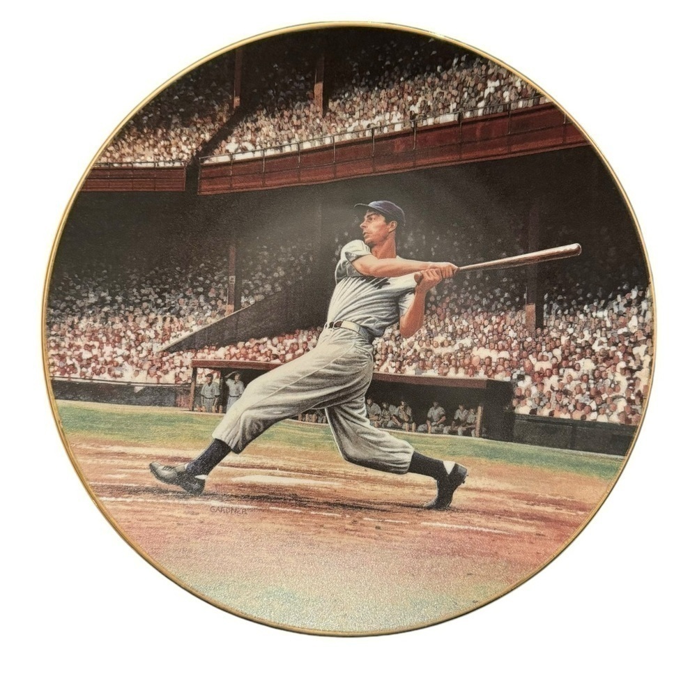 Joe DiMaggio “The Streak” Vintage Sports Plate Bradford Exchange 8 1/4 inches.